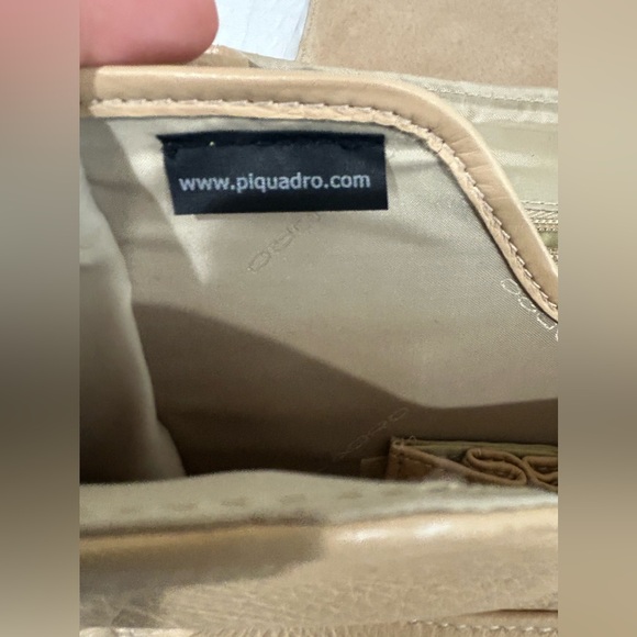 Beautiful Piquadro Italian Leather Business Bag (Unisex) - Picture 9 of 15